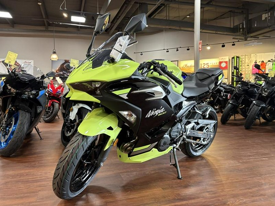 2026 Kawasaki Ninja® 500 ABS Metallic Yellowish Green/Ebony