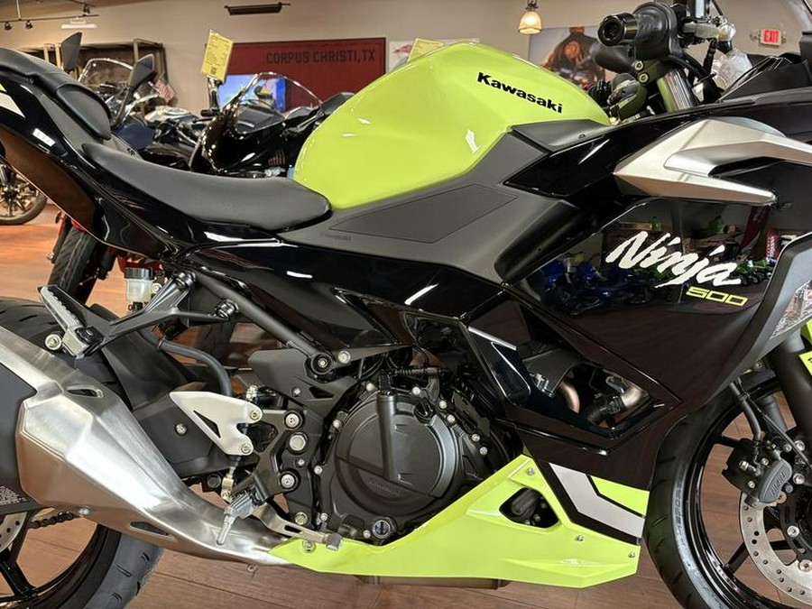2026 Kawasaki Ninja® 500 ABS Metallic Yellowish Green/Ebony