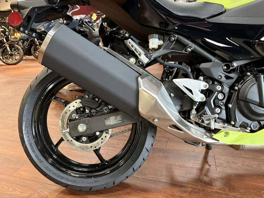 2026 Kawasaki Ninja® 500 ABS Metallic Yellowish Green/Ebony