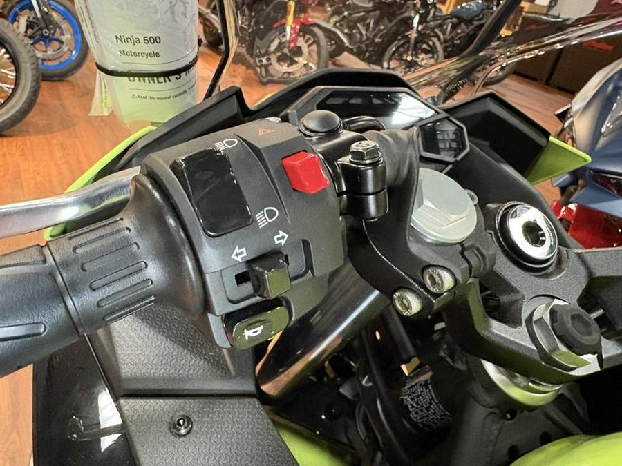 2026 Kawasaki Ninja® 500 ABS Metallic Yellowish Green/Ebony