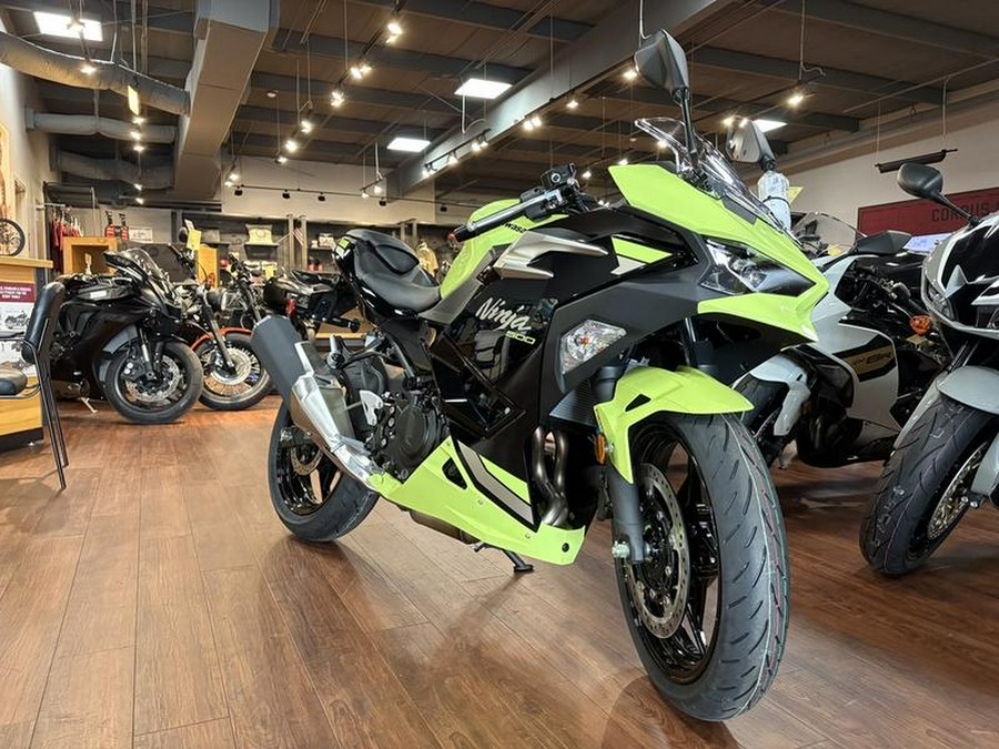 2026 Kawasaki Ninja® 500 ABS Metallic Yellowish Green/Ebony