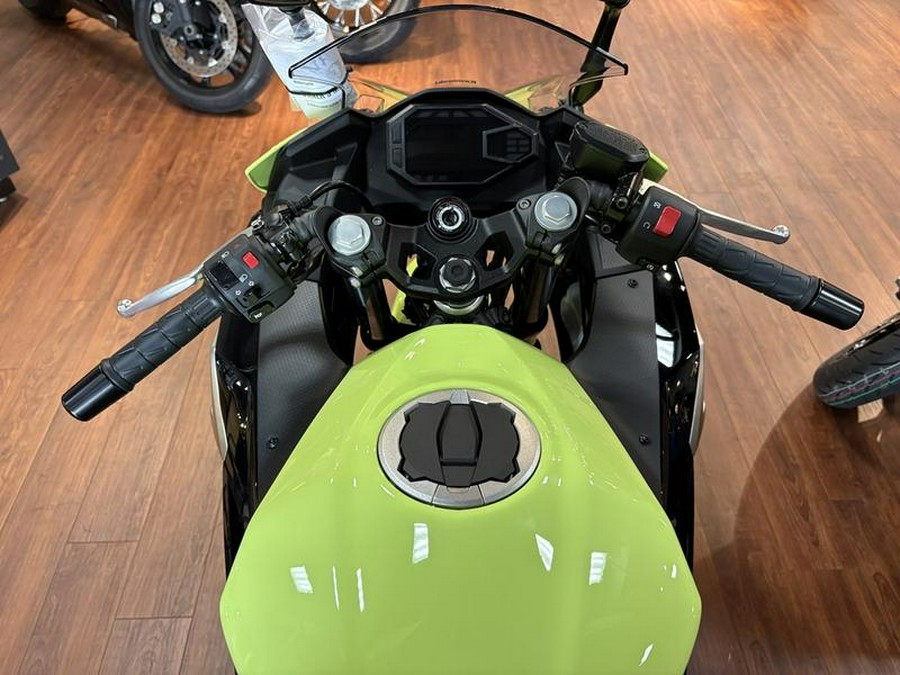 2026 Kawasaki Ninja® 500 ABS Metallic Yellowish Green/Ebony
