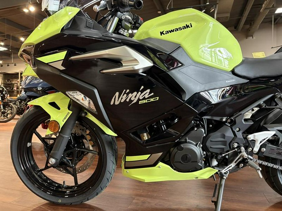 2026 Kawasaki Ninja® 500 ABS Metallic Yellowish Green/Ebony