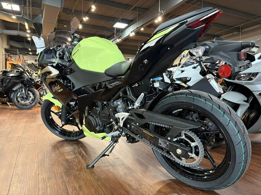 2026 Kawasaki Ninja® 500 ABS Metallic Yellowish Green/Ebony