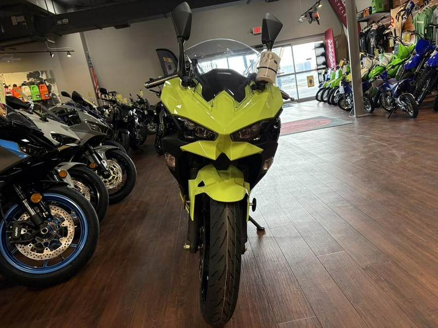 2026 Kawasaki Ninja® 500 ABS Metallic Yellowish Green/Ebony