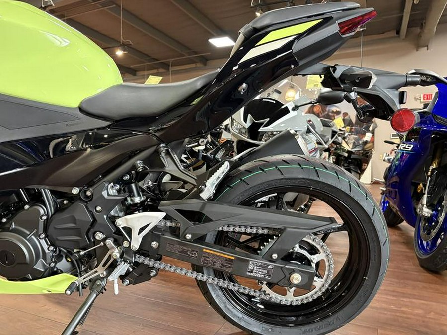 2026 Kawasaki Ninja® 500 ABS Metallic Yellowish Green/Ebony
