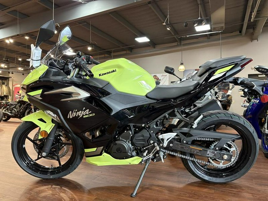 2026 Kawasaki Ninja® 500 ABS Metallic Yellowish Green/Ebony