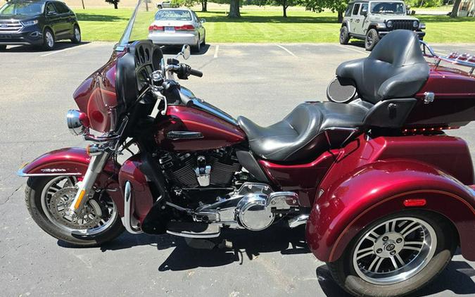 2017 Harley-Davidson Trike FLHTCUTG - Tri Glide Ultra