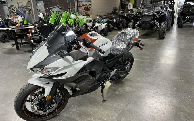 2023 Kawasaki Ninja® 650 Pearl Robotic White/Metallic Matte Graystone