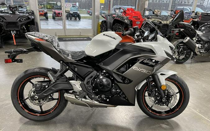 2023 Kawasaki Ninja® 650 Pearl Robotic White/Metallic Matte Graystone