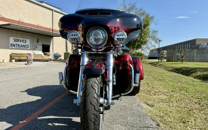2022 Harley-Davidson® CVO™ Tri Glide® FLHTCUTGSE