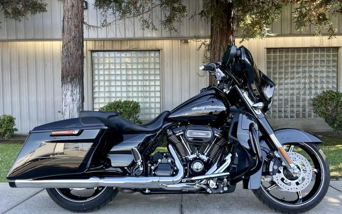 2017 Harley-Davidson® FLHXSE - CVO™ Street Glide®