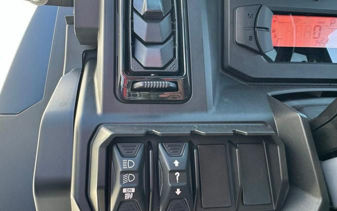 2026 Can-Am Defender Limited HD11