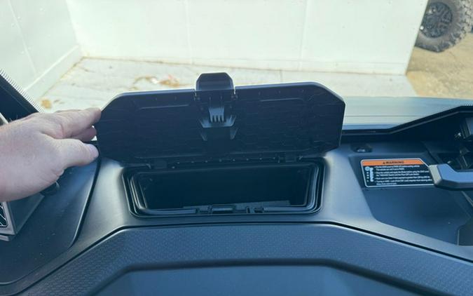 2026 Can-Am Defender Limited HD11