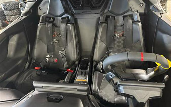 2026 Can-Am Maverick R X RC with Smart-Shox