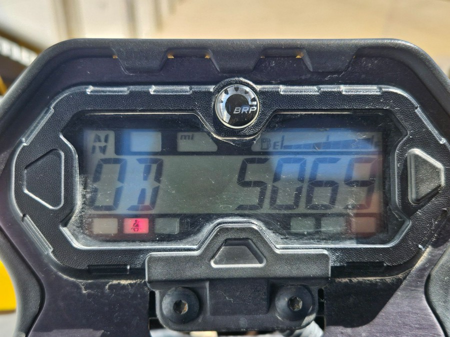 2014 Can-Am Commander™ DPS™ 800R