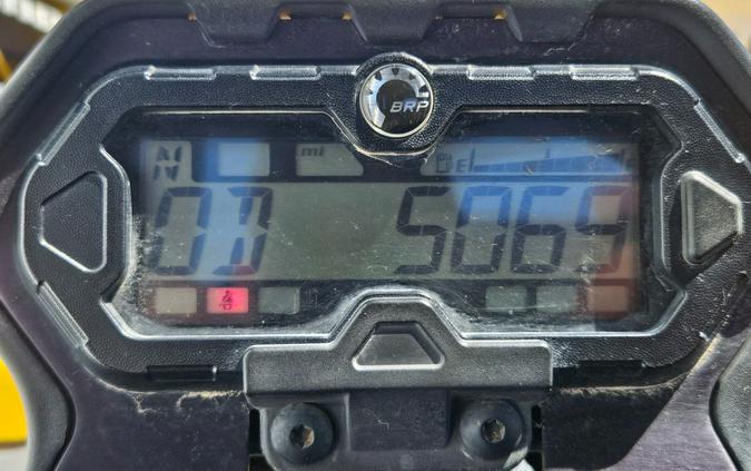 2014 Can-Am Commander™ DPS™ 800R