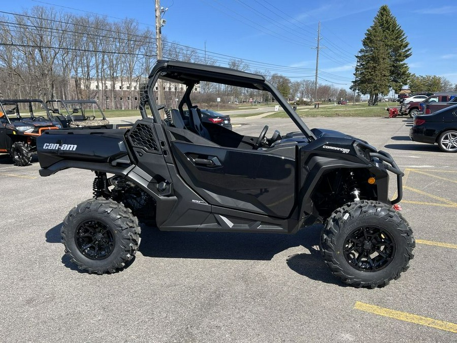 2023 Can-Am® Commander XT 700