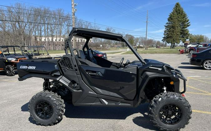 2023 Can-Am® Commander XT 700