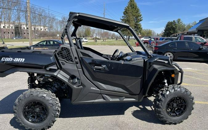 2023 Can-Am® Commander XT 700