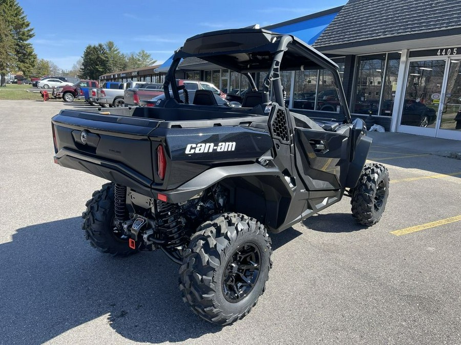 2023 Can-Am® Commander XT 700