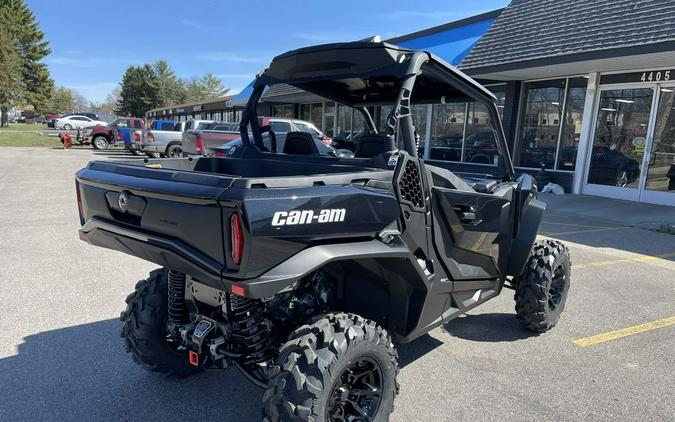 2023 Can-Am® Commander XT 700