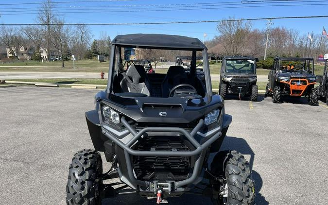 2023 Can-Am® Commander XT 700