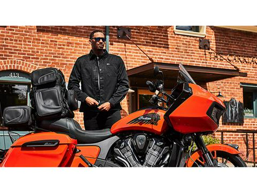 2024 Indian Motorcycle Challenger® Dark Horse® Icon with PowerBand Audio Package