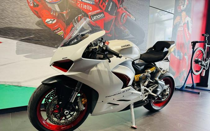 2022 Ducati Panigale V2 White Rosso Livery