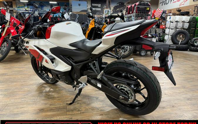 2026 Yamaha YZF R3 70Th Anniversary Edition