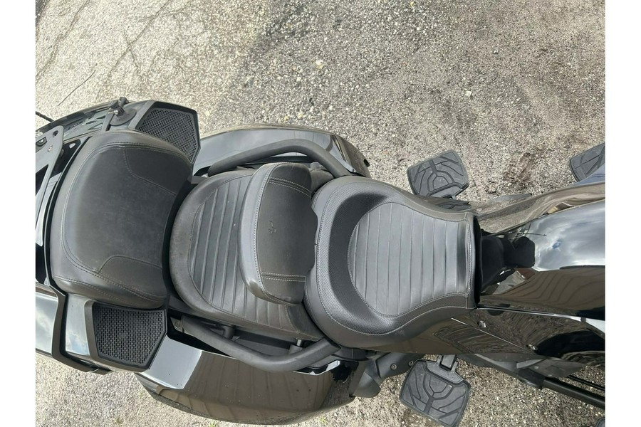 2019 Can-Am Spyder® F3 Limited SE6 - Dark Edition