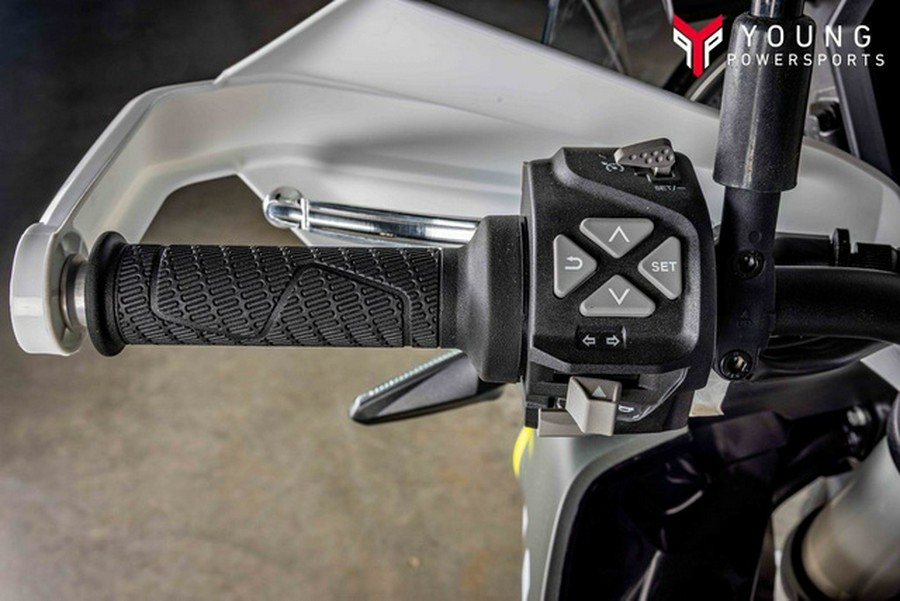 2025 Husqvarna Norden 901 Expedition