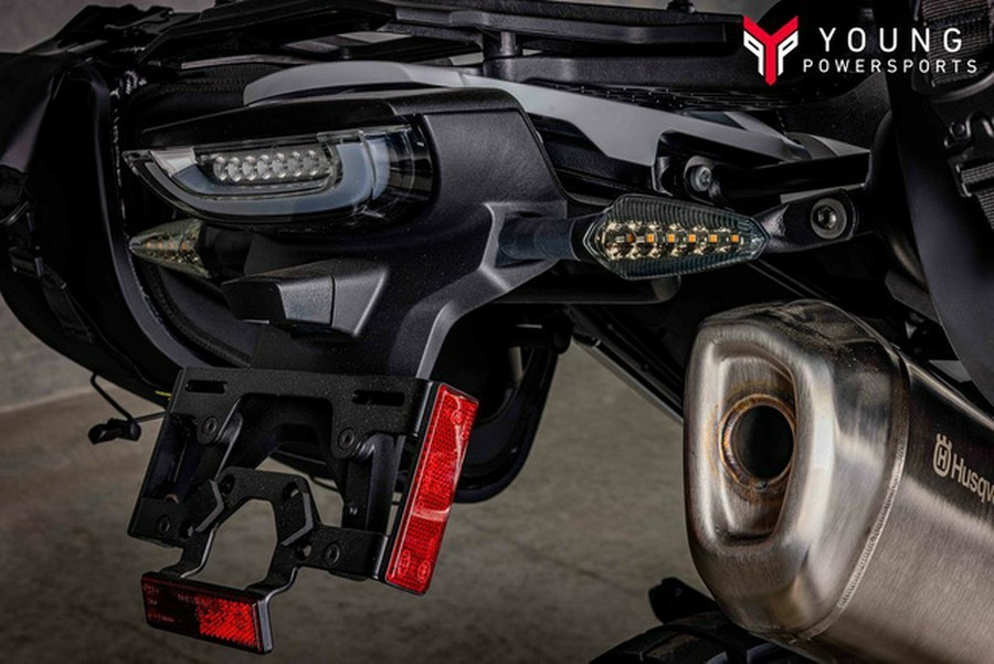 2025 Husqvarna Norden 901 Expedition