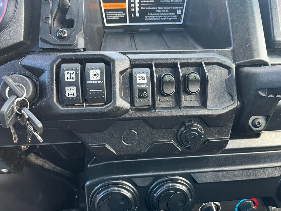 2019 Can-Am Defender XT CAB HD10