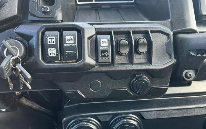 2019 Can-Am Defender XT CAB HD10