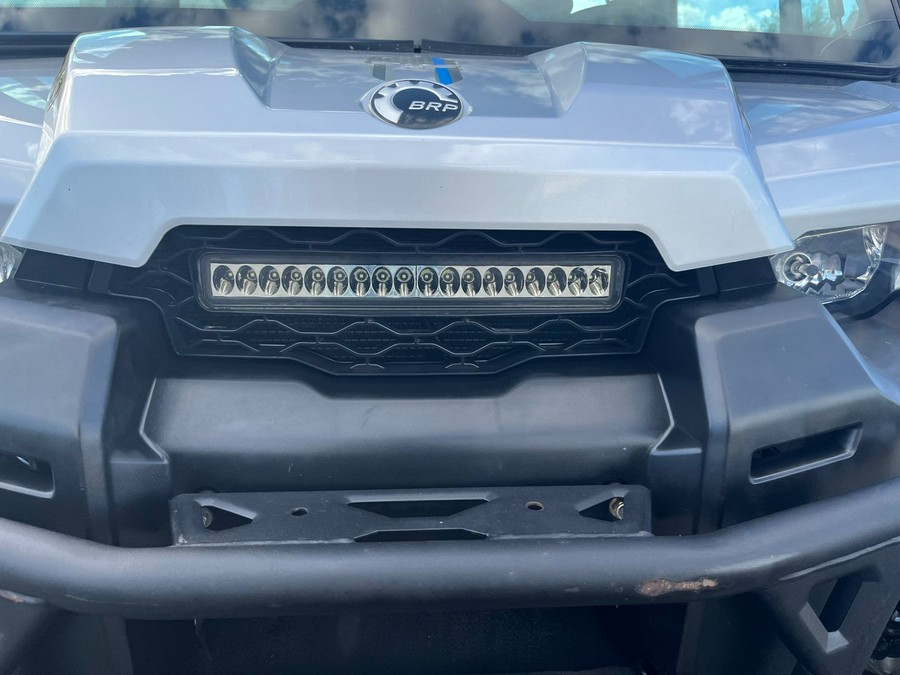 2019 Can-Am Defender XT CAB HD10