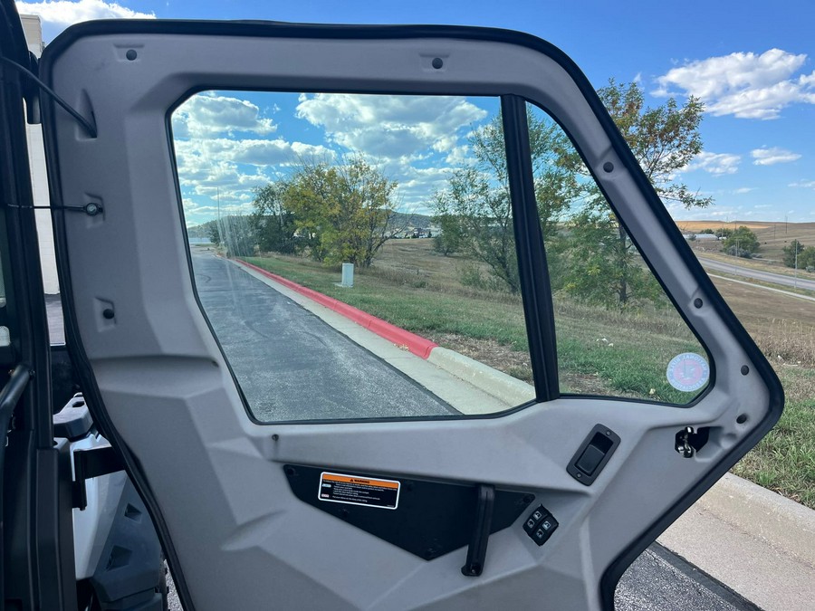 2019 Can-Am Defender XT CAB HD10