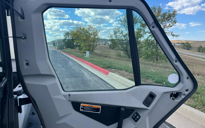 2019 Can-Am Defender XT CAB HD10