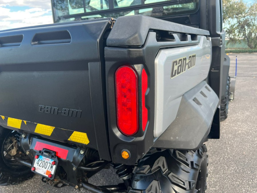 2019 Can-Am Defender XT CAB HD10
