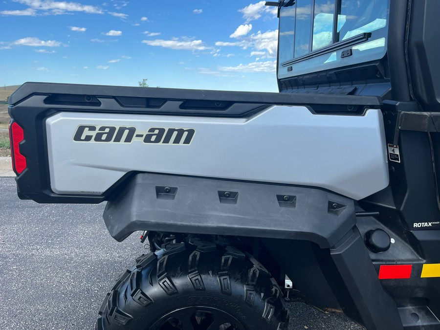 2019 Can-Am Defender XT CAB HD10