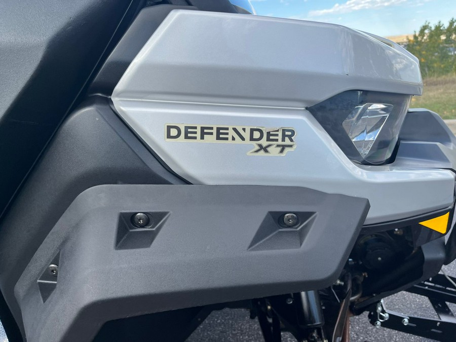 2019 Can-Am Defender XT CAB HD10