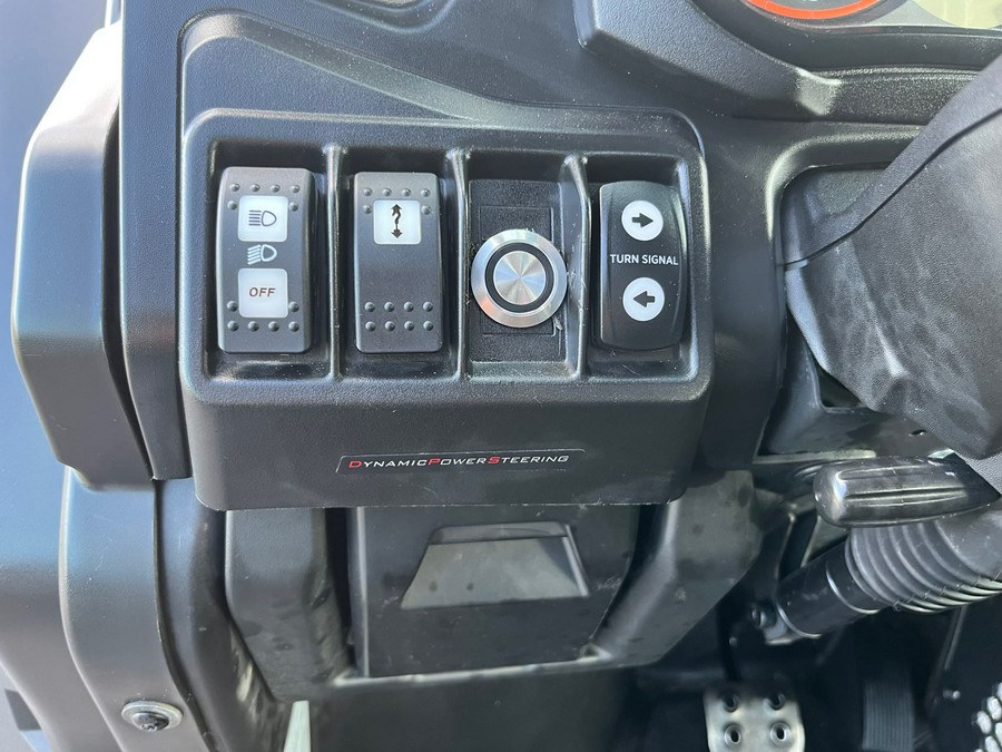 2019 Can-Am Defender XT CAB HD10