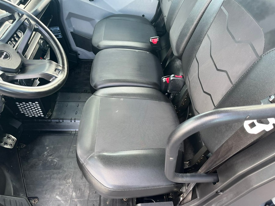 2019 Can-Am Defender XT CAB HD10