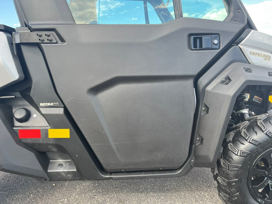 2019 Can-Am Defender XT CAB HD10