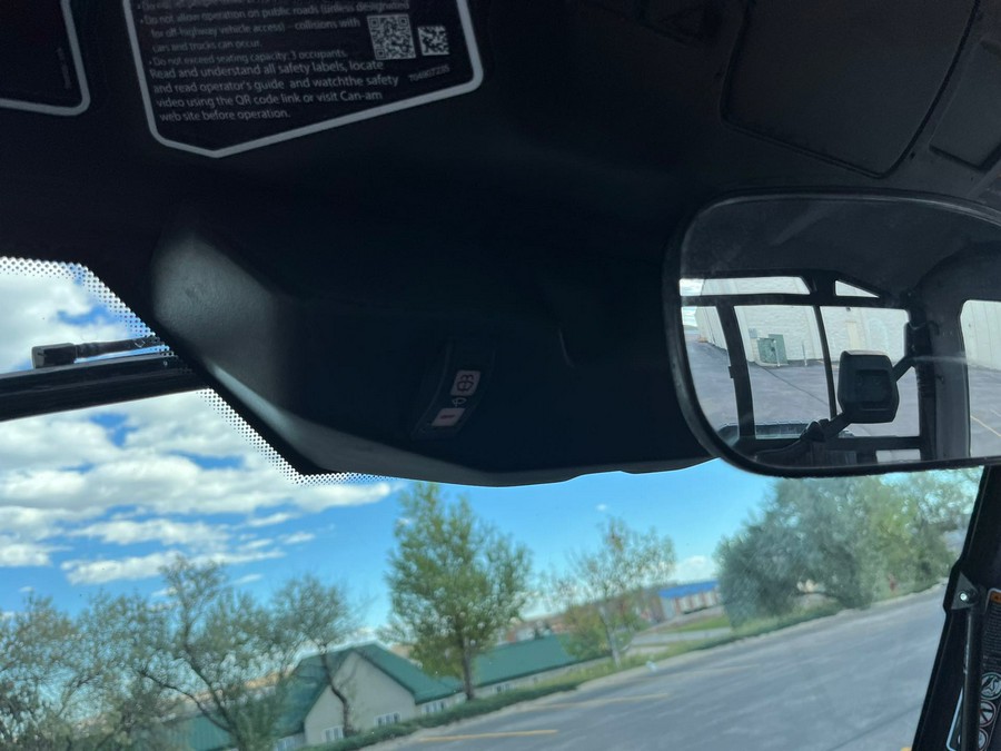 2019 Can-Am Defender XT CAB HD10