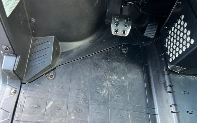 2019 Can-Am Defender XT CAB HD10