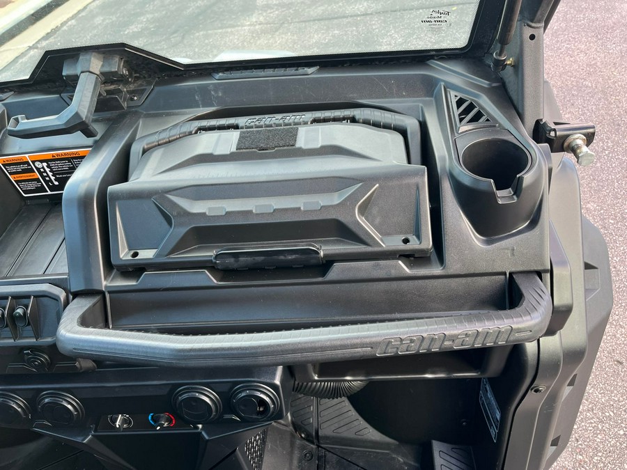 2019 Can-Am Defender XT CAB HD10