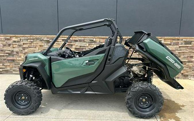 2023 Can-Am Commander DPS 700