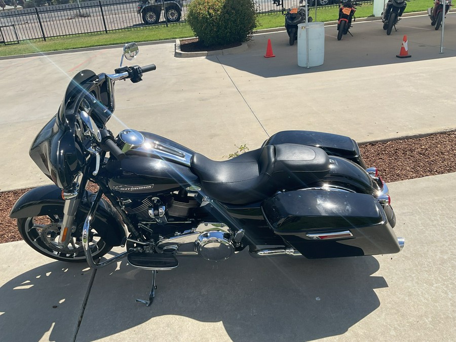 FLHX 2023 Street Glide®