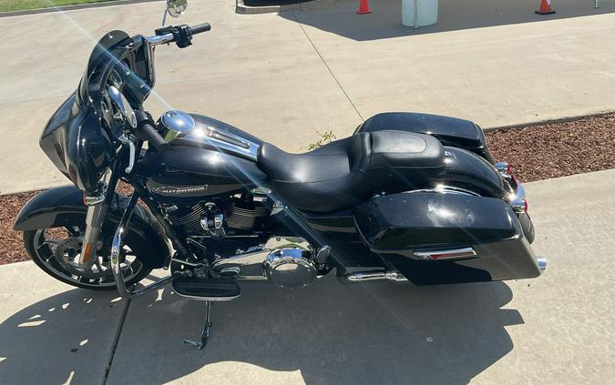 FLHX 2023 Street Glide®